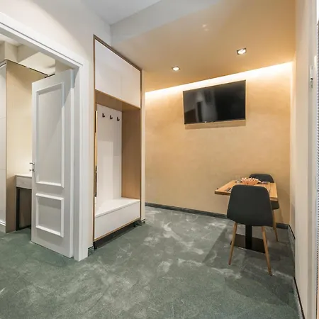 Piazza Luxury Apartment *