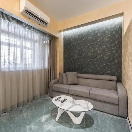 Piazza Luxury * Tirana