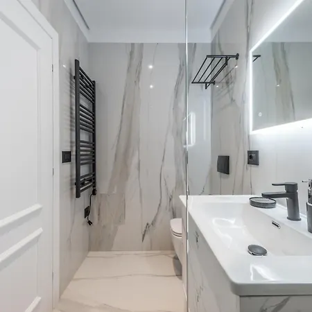 Piazza Luxury Apartment *