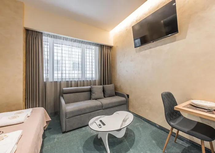 Piazza Luxury טיראנה