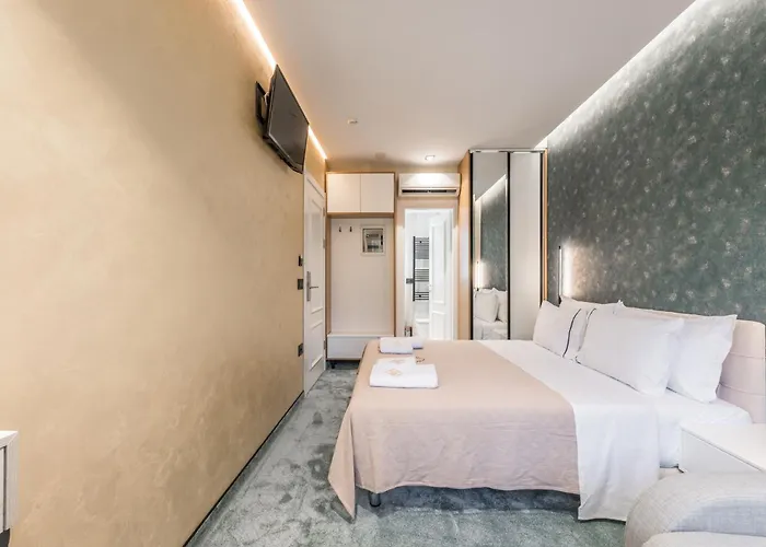 Piazza Luxury Tirana